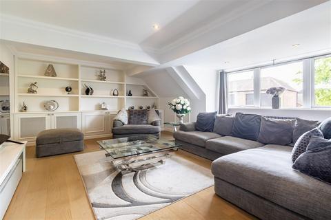 3 bedroom flat for sale, Crows Road, Epping
