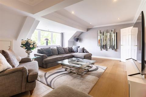 3 bedroom flat for sale, Crows Road, Epping