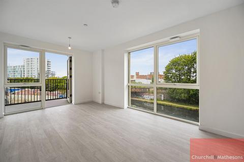 3 bedroom house to rent, Forastero House, Hayes UB3 4GB