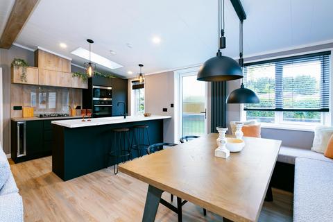 2 bedroom park home for sale, Burnby Lane, Pocklington, York, North Yorkshire, YO42 1UJ