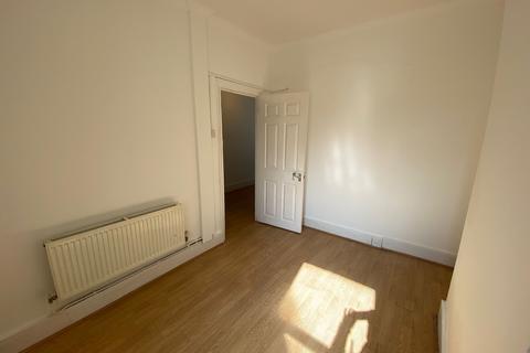 3 bedroom semi-detached house to rent, Third Avenue London E12 6DU