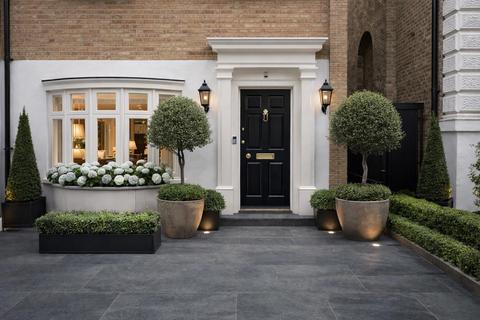 Phillimore Gardens, London, W8