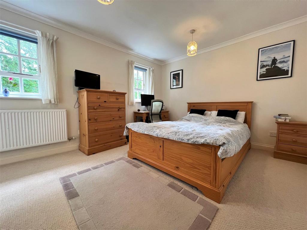 Bedroom 1.jpg