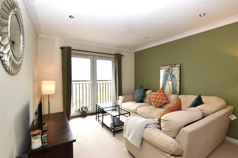 2 bedroom flat for sale, Meadow Way