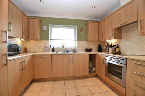 2 bedroom flat for sale, Meadow Way
