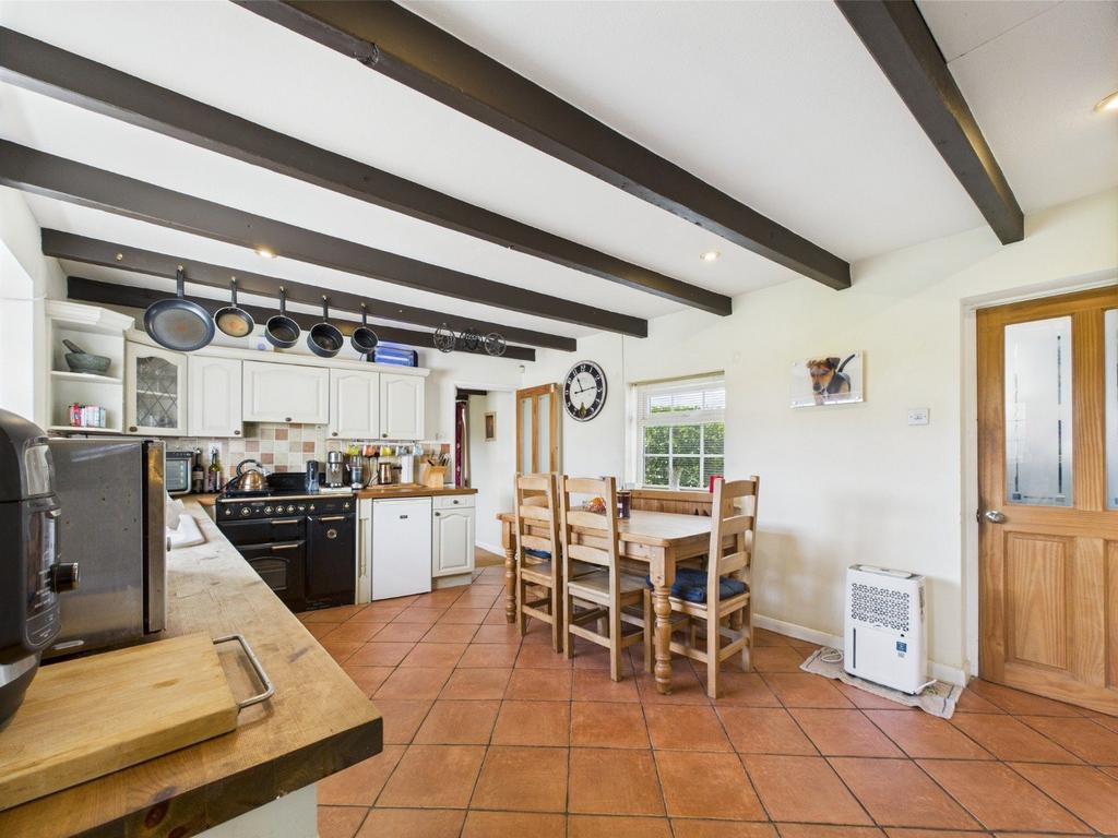 Kitchen/Breakfast Area