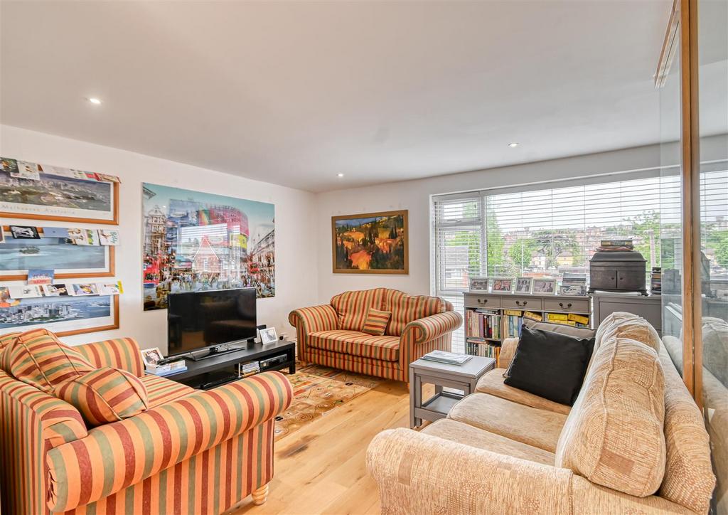 23 Cann Hall Drive-24.jpg