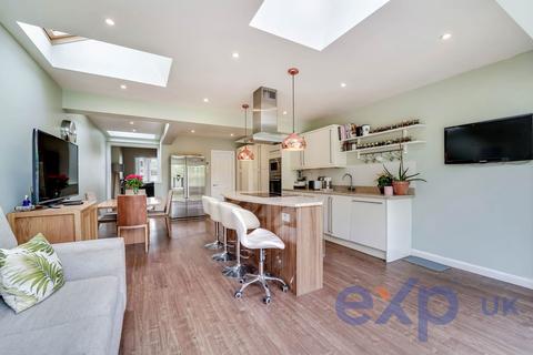 18 Lincoln Road, Worcester Park, KT4 8AN