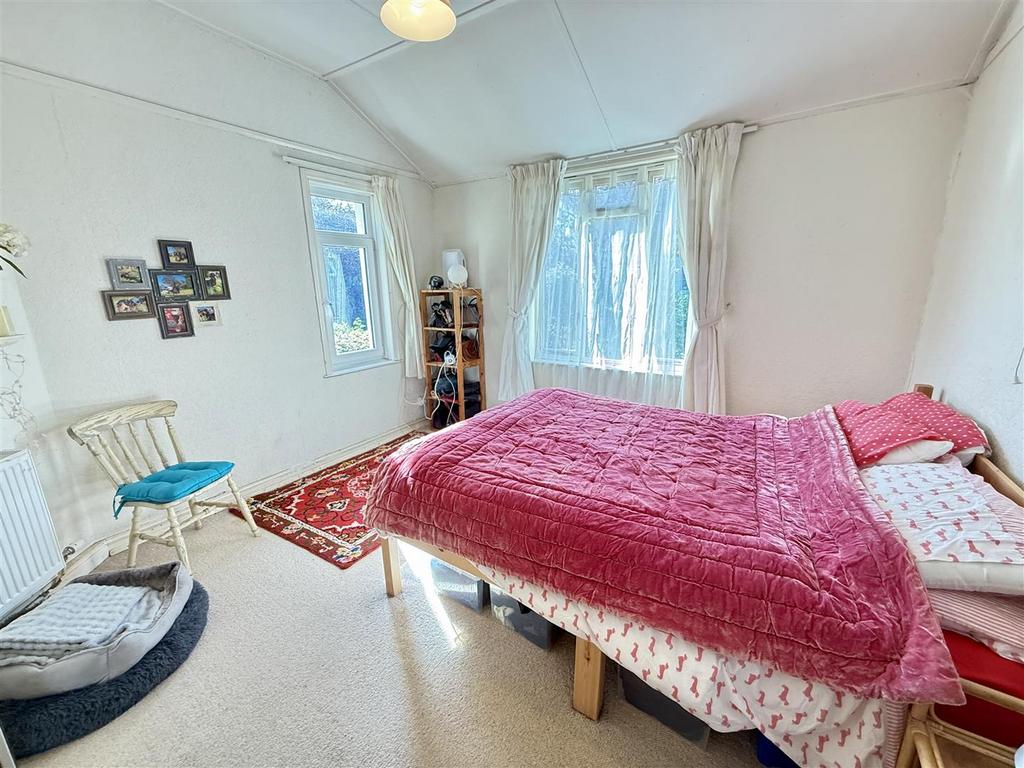 Front bedroom 1