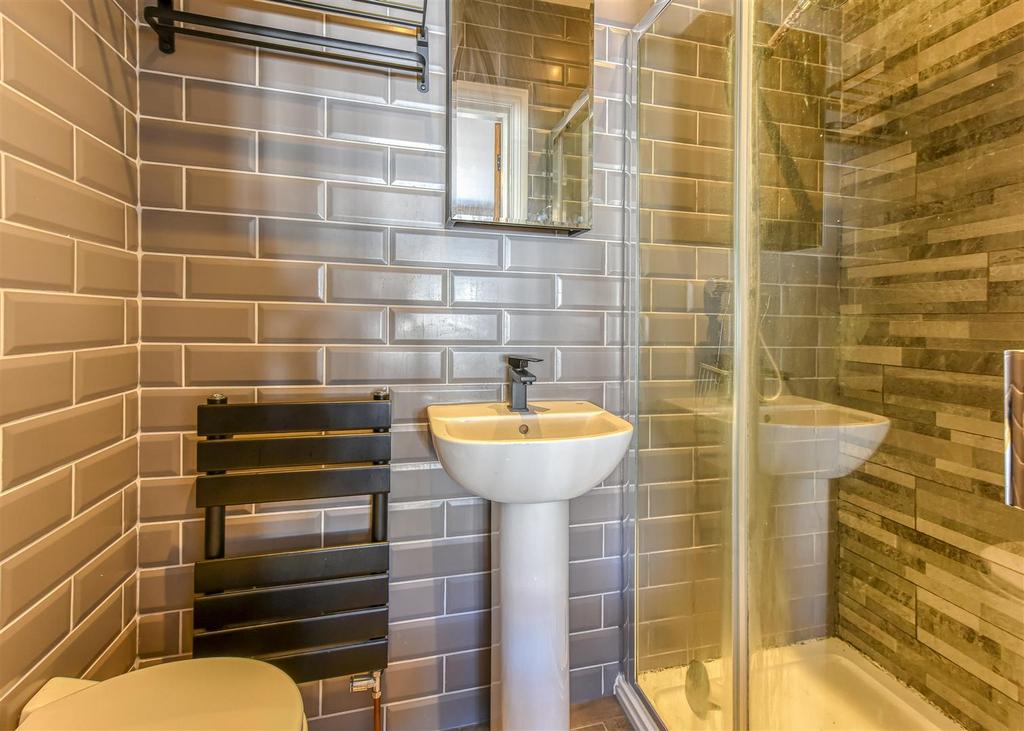 55 Osbourne Road-En Suite.jpg