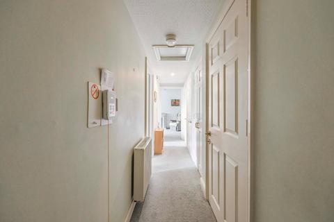 1 bedroom apartment for sale, Barclay Court, Trafalgar Road, Cirencester, Gloucestershire, GL7