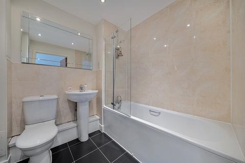 3 bedroom apartment for sale, Fairthorn Road, London
