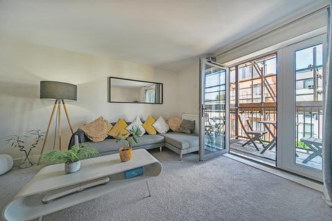 3 bedroom apartment for sale, Fairthorn Road, London