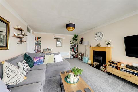 12 Greystone Avenue, Worthing, BN13 1LR