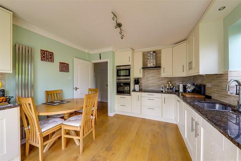 13 Broadview Gardens, Worthing, BN13 3DZ
