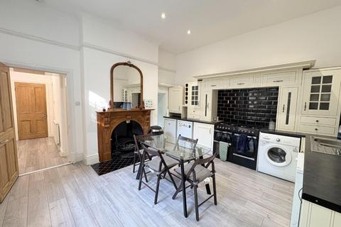 4 bedroom apartment to rent, Park Avenue, Endcliffe, Sheffield