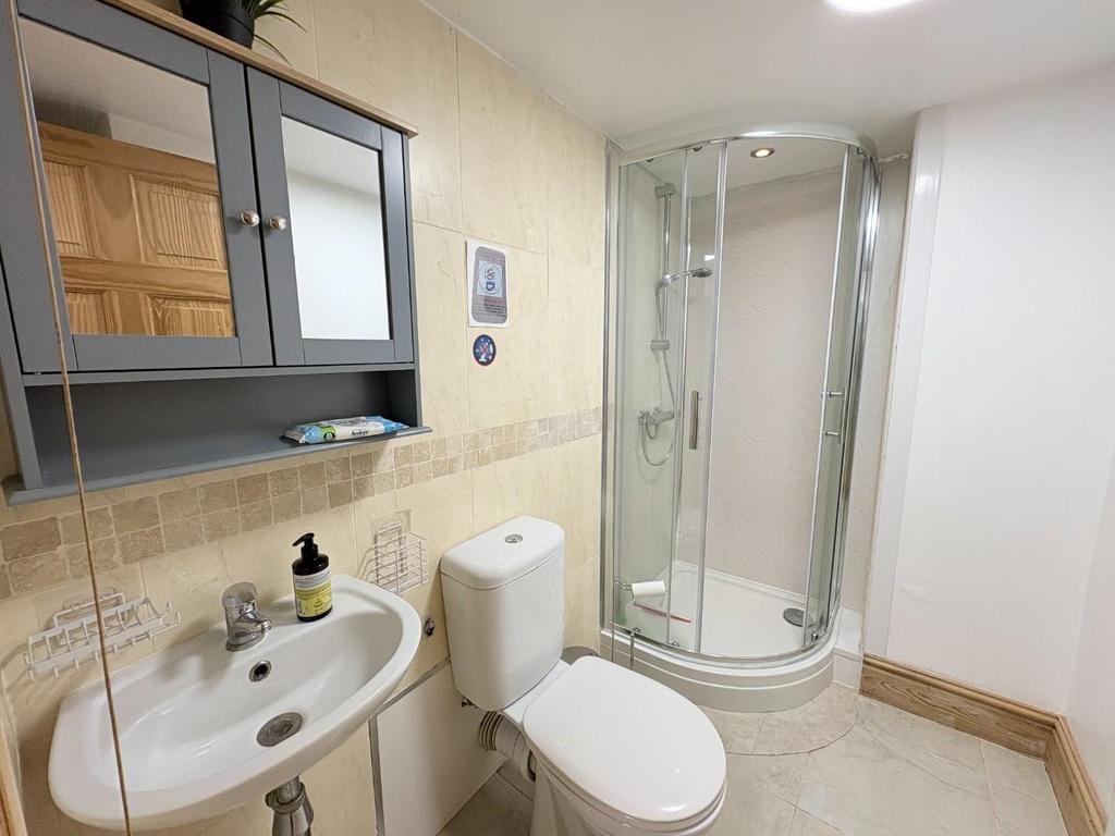 Bathroom 2.1.jpeg