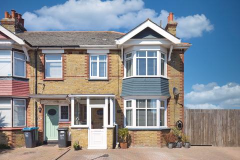 3 bedroom end of terrace house for sale, Warten Road, Ramsgate, Kent, CT11