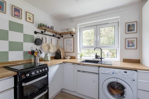 51/3 Firrhill Drive, Edinburgh, EH13 9EU
