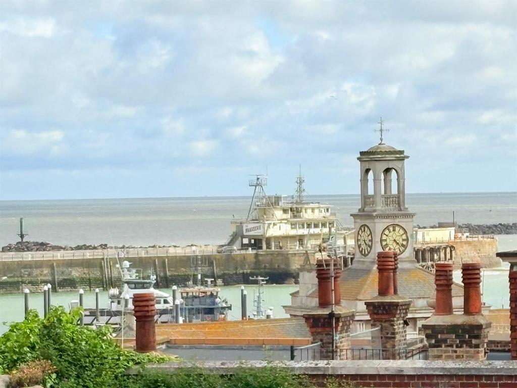 60harbour1.jpg