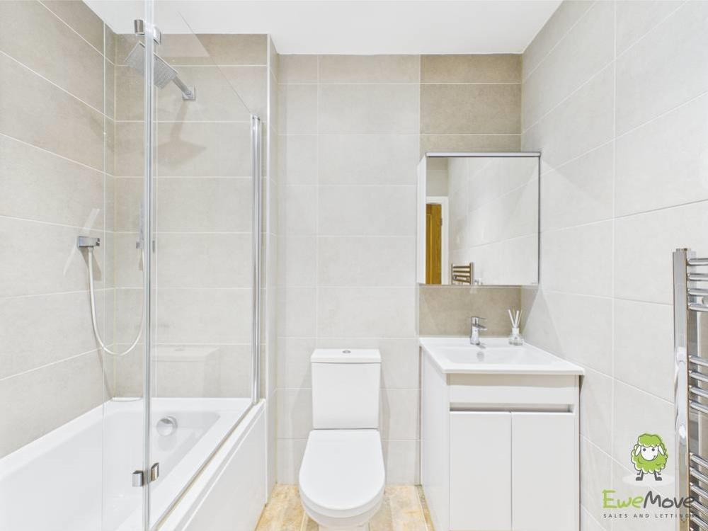 Ensuite Emily Dimelow Ewemove Whitchurch and Nantw