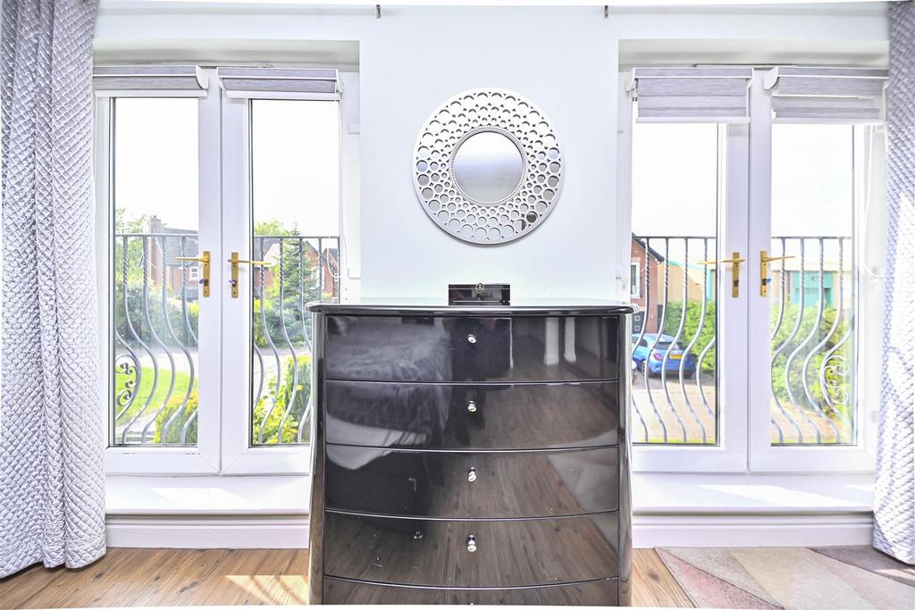 2 St Mary's Court Bedroom 1 (1).jpg