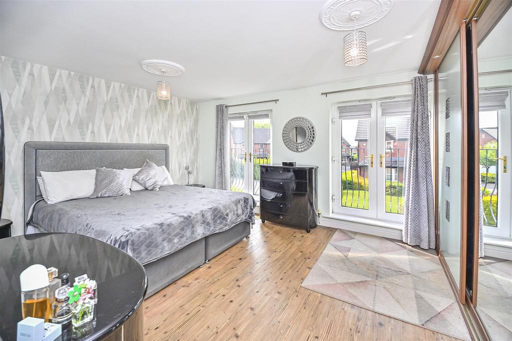 2 St Mary's Court Bedroom 1 (2).jpg