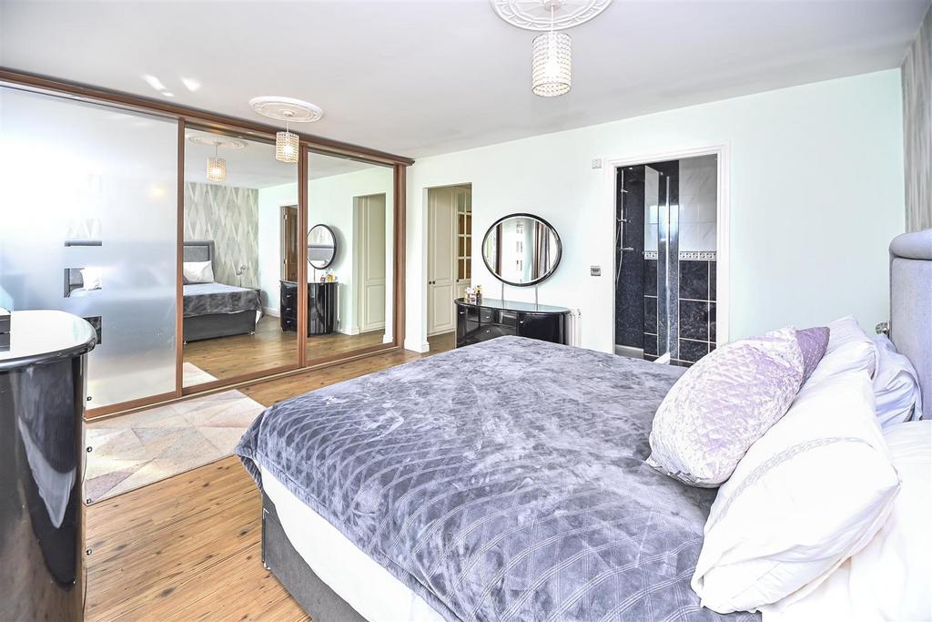 2 St Mary's Court Bedroom 1 (3).jpg