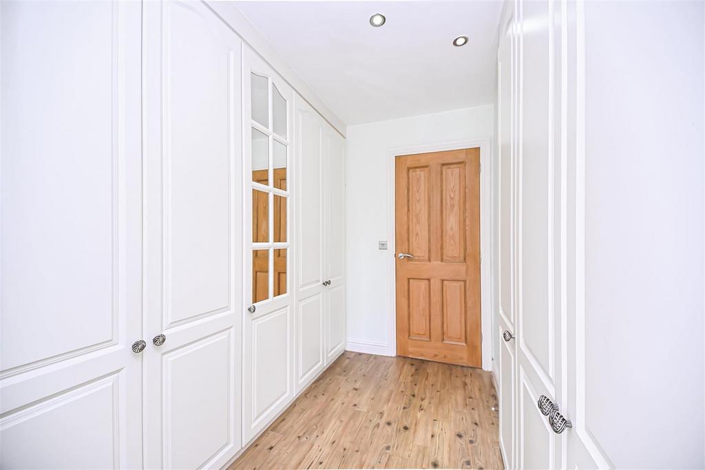 2 St Mary's Court Bedroom 1 Dressing Area.jpg
