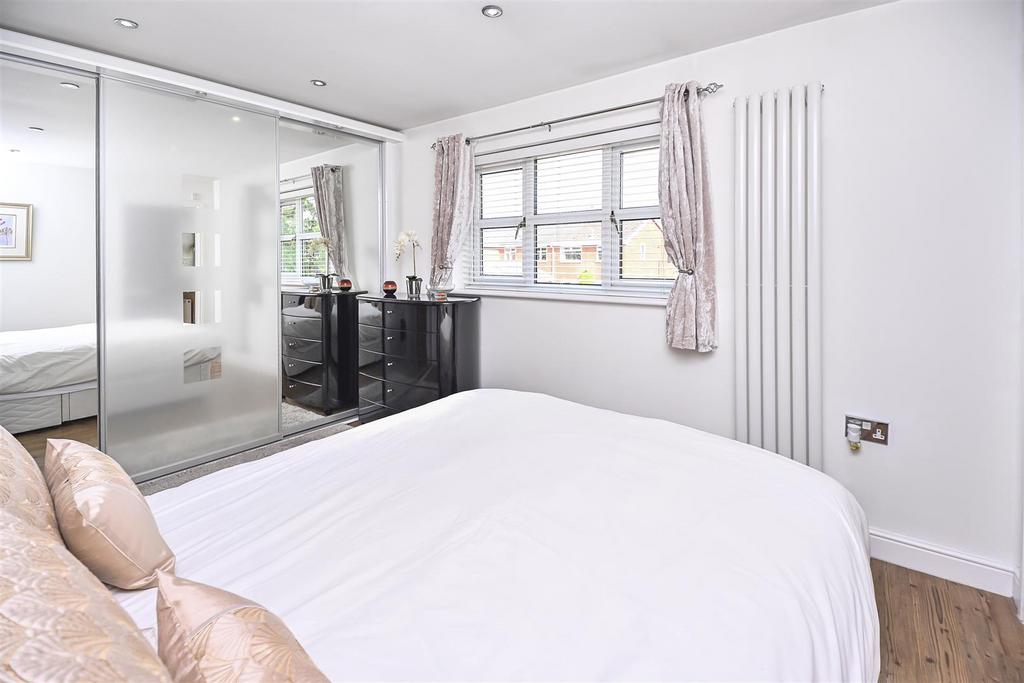 2 St Mary's Court Bedroom 2 (2).jpg