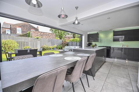 5 bedroom house for sale, St Marys Court, Lowton