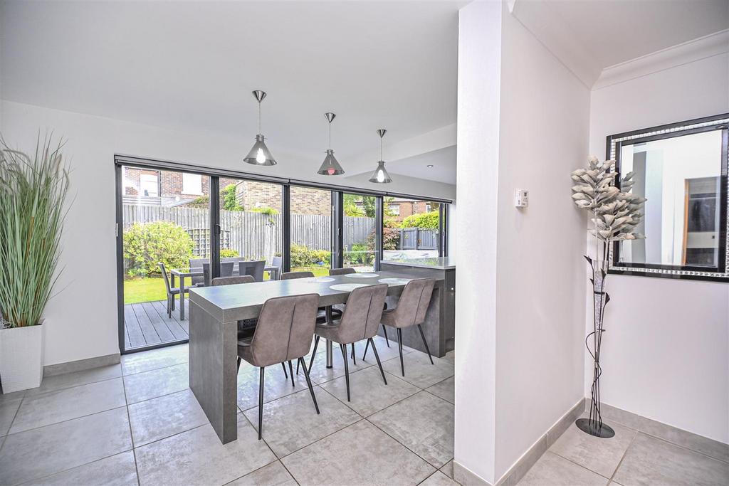 2 St Mary's Court Kitchen Dining Room (2).jpg