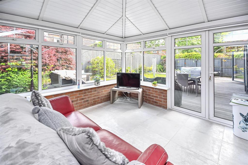 2 St Mary's Court Conservatory.jpg