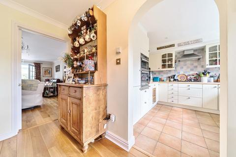 2 Chalcroft Close, Ducklington, Witney, OX29 7TP
