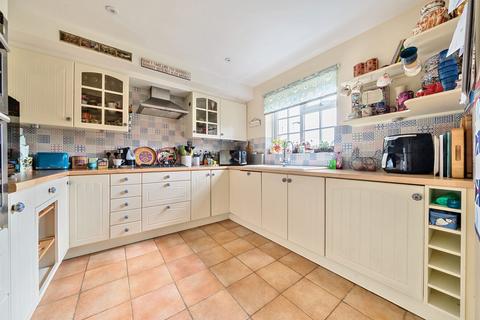 2 Chalcroft Close, Ducklington, Witney, OX29 7TP