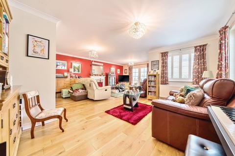 2 Chalcroft Close, Ducklington, Witney, OX29 7TP