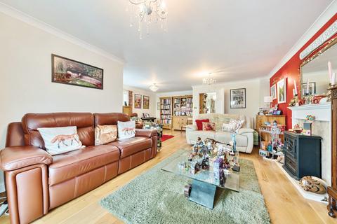 2 Chalcroft Close, Ducklington, Witney, OX29 7TP