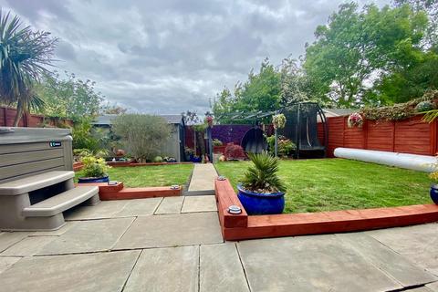 8 Oakthorpe, Hampton Centre, Peterborough, PE7 8PJ