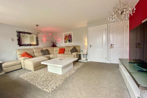 8 Oakthorpe, Hampton Centre, Peterborough, PE7 8PJ