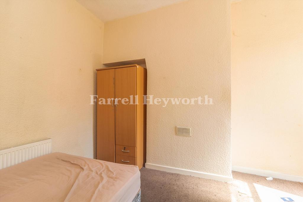 Bedroom 2 image 2