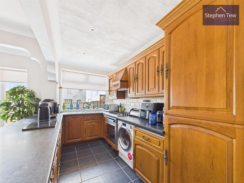 Kitchen/ Dining Room