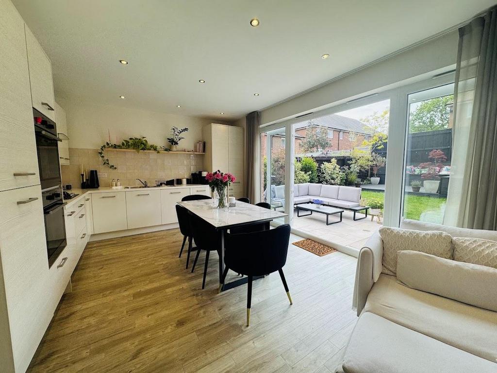Dining kitchen
