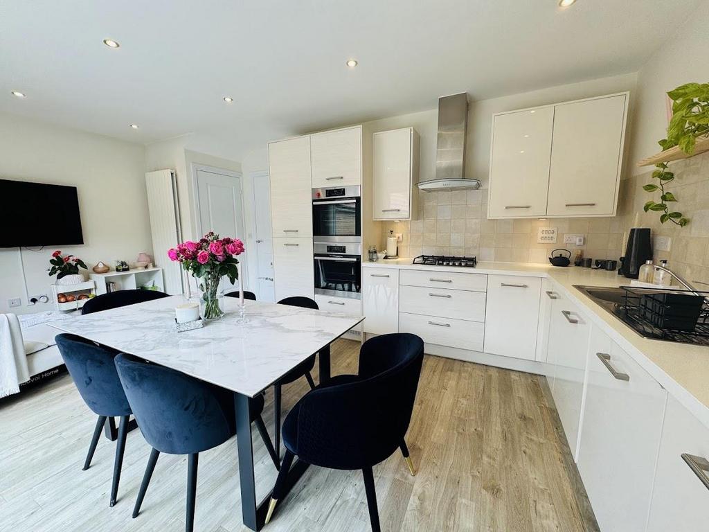 Dining kitchen