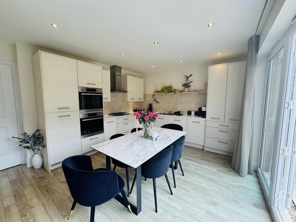 Dining kitchen