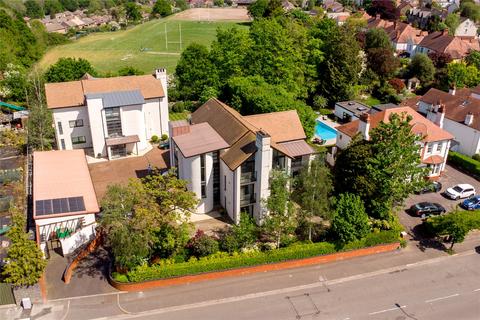 2 bedroom penthouse for sale, Seren Court, Cyncoed Road, Cardiff., CF23