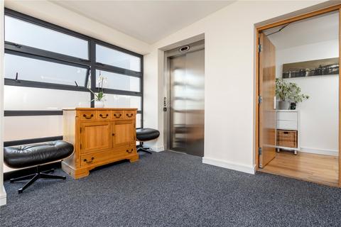 2 bedroom penthouse for sale, Seren Court, Cyncoed Road, Cardiff., CF23