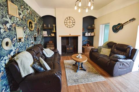 4 bedroom semi-detached house for sale, Derby Avenue, Skegness PE25