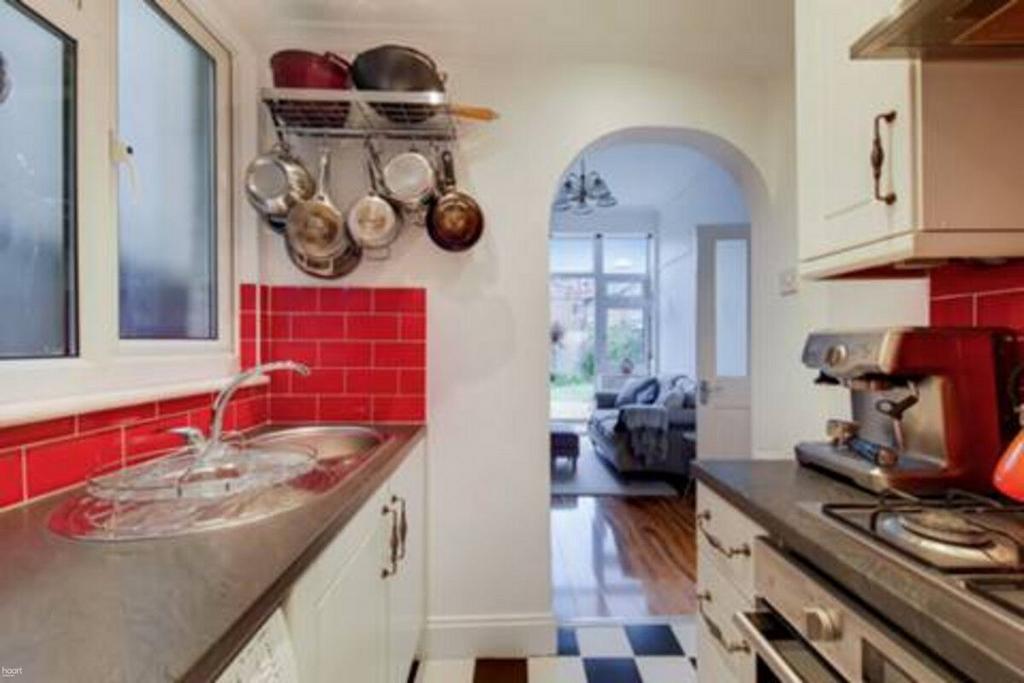 Apartment in HARROW - More