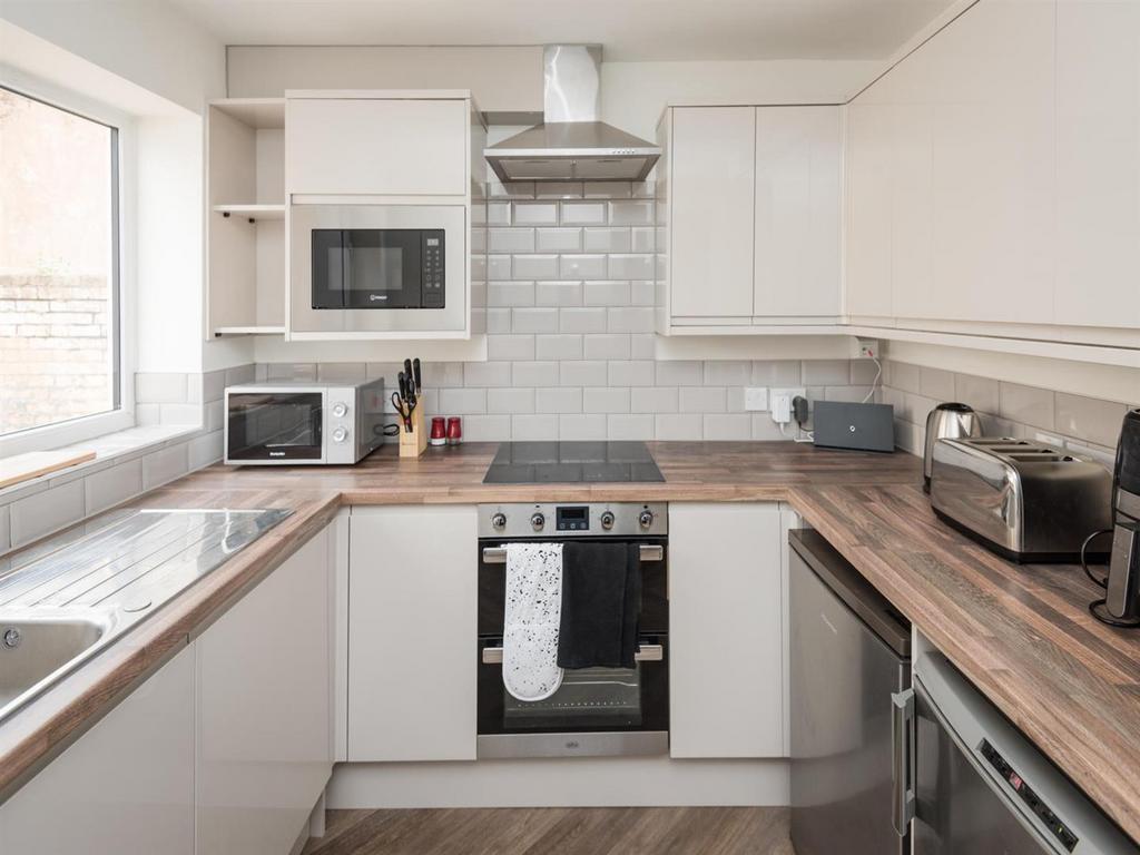 Communal kitchen (7).jpg