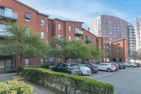 2 bedroom flat for sale, Bouverie Court, Leeds